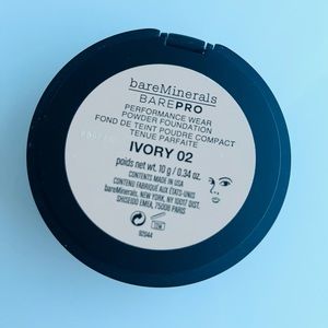 bareMinerals BarePro Performance Wear Powder Foundation Ivory 02